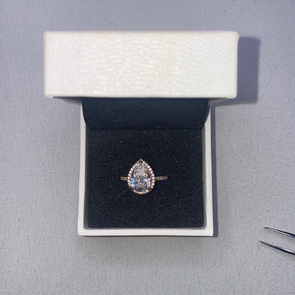 Pandora - Sparkling Teardrop Halo Ring